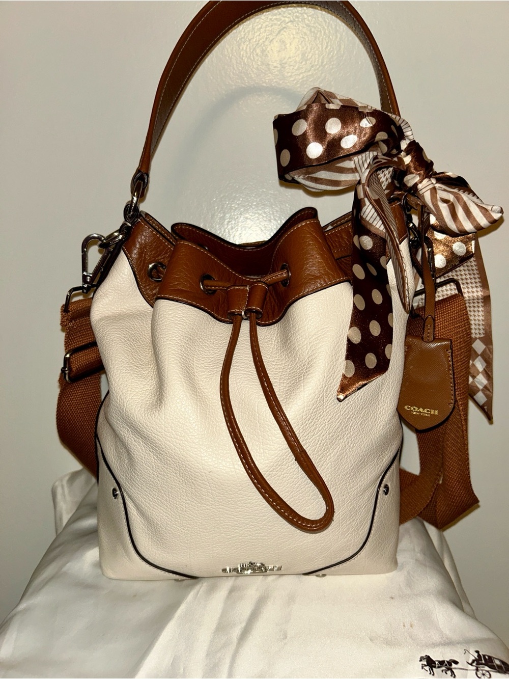 Coach Mickie Drawstring Spectator Bucket Bag.  Pebble Leather, EUC Vintage - Picture 2 of 12